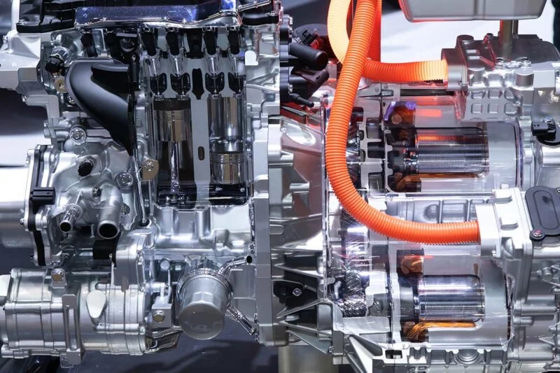 motor de coche hibrido electrico presicion engineering